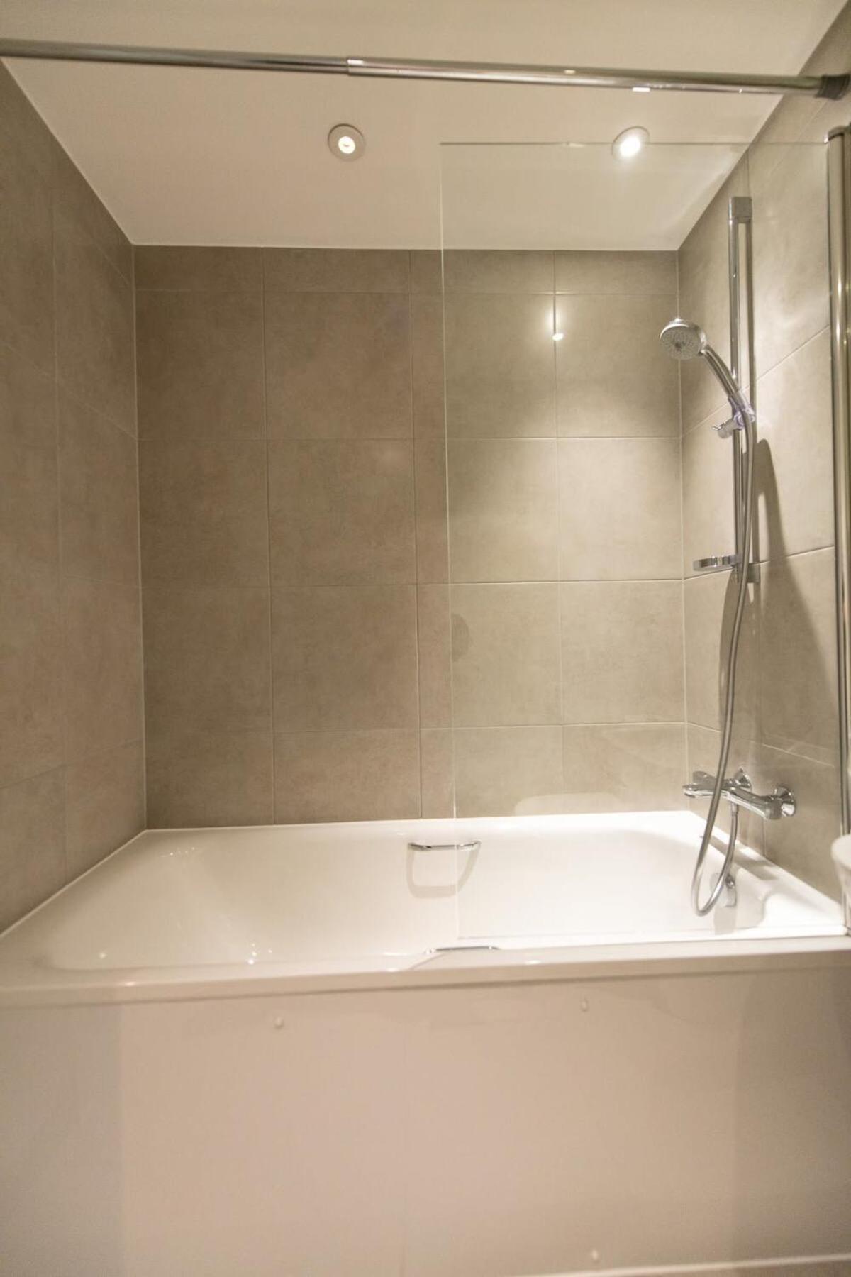 Fantastic 1 Bed Apartment In Crawley Zewnętrze zdjęcie