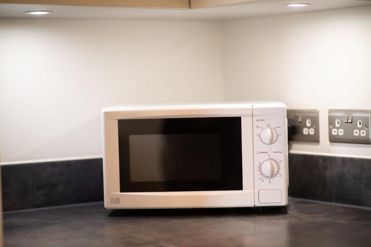 Fantastic 1 Bed Apartment In Crawley Zewnętrze zdjęcie