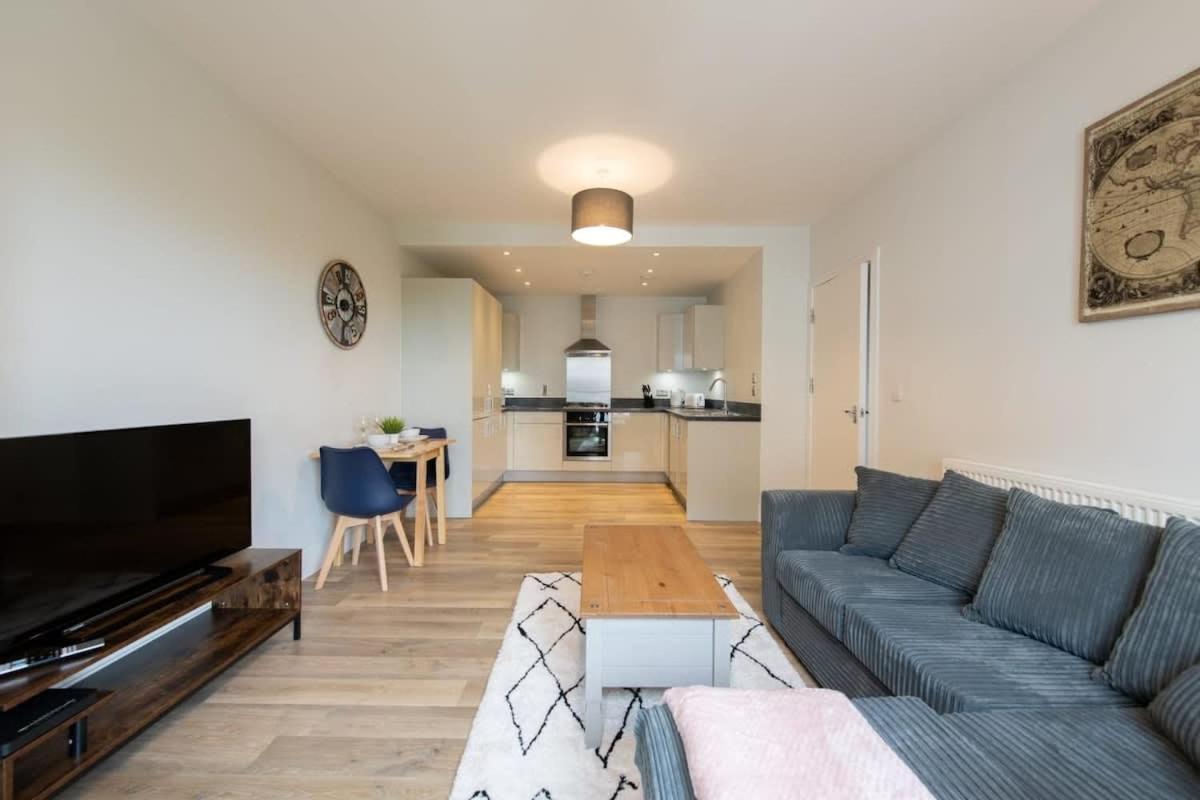 Fantastic 1 Bed Apartment In Crawley Zewnętrze zdjęcie